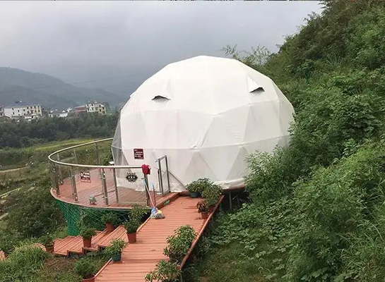 Роскошный курорт Иглу с геодезической купольной палаткой